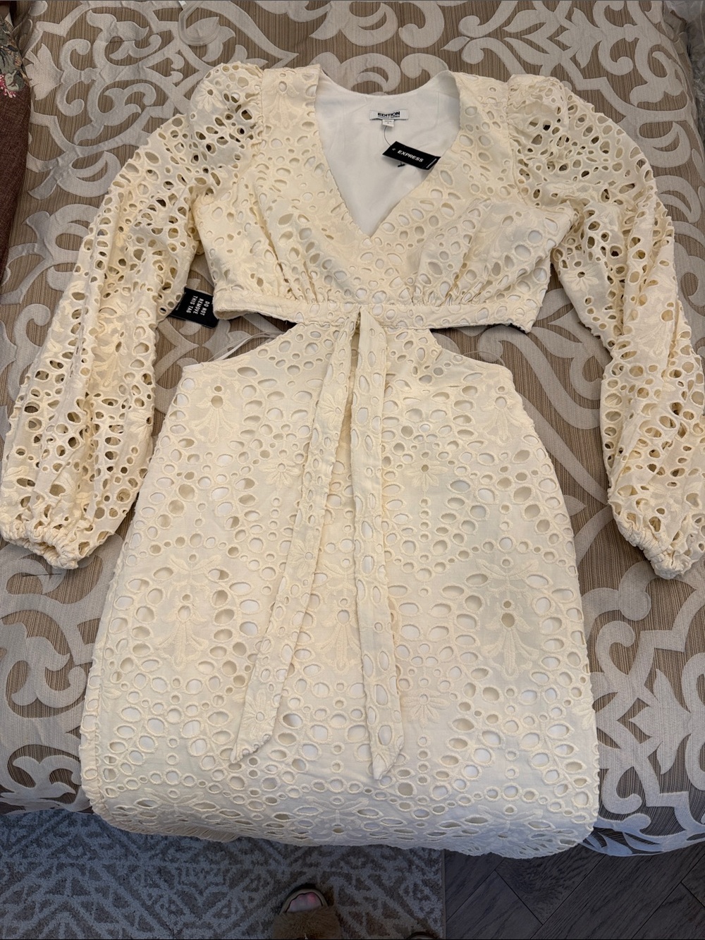 Express Eyelet Cutout  Dress Puff Sleeves will fit bust 34С, waist 28-29